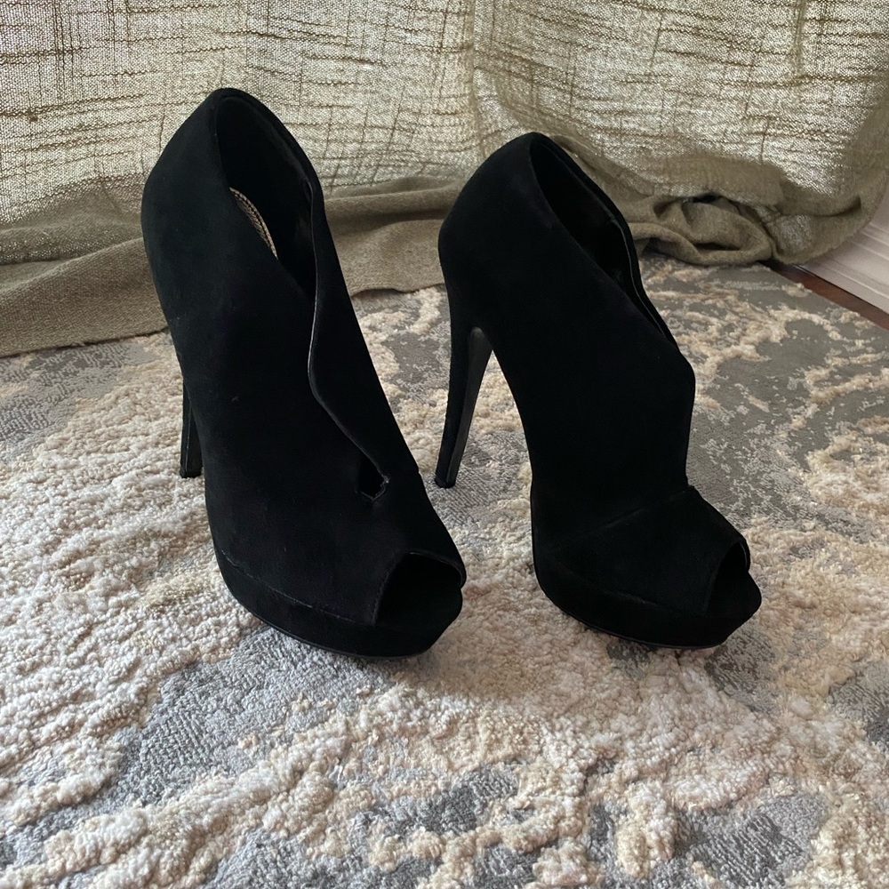 Steve Madden Stalyon Peep Toe Suede Booties Size 8
